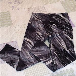 EUC Kdeer Black and White Capris Mambo Print